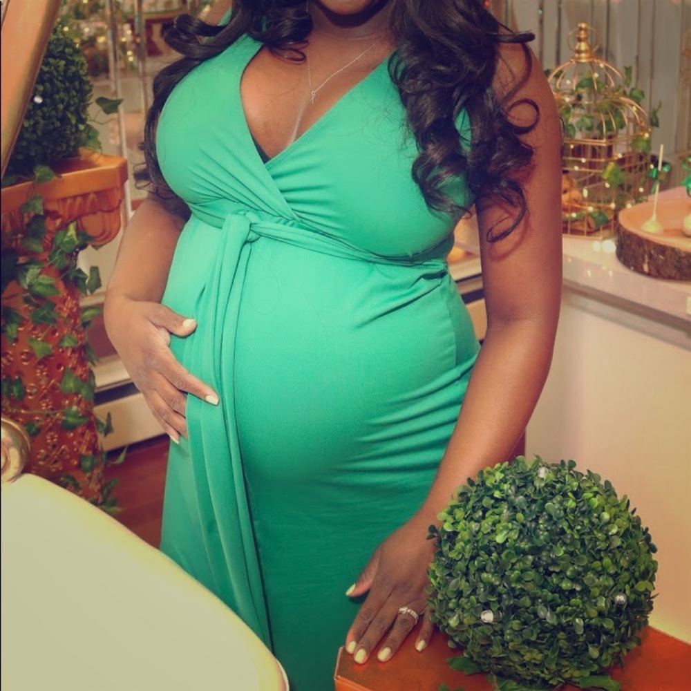 Maternity V-Neck Fitted dress